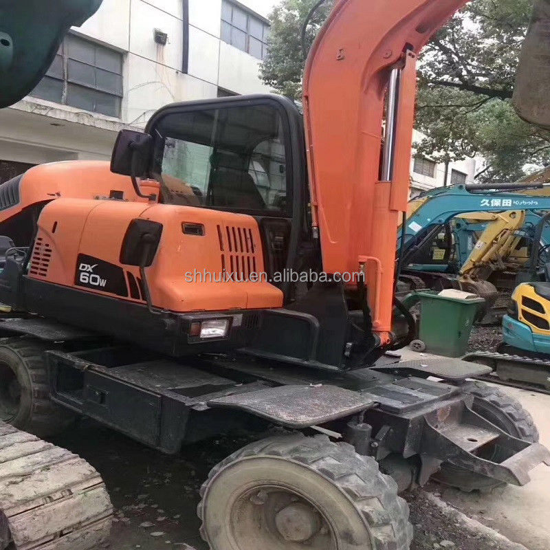 Excelente rendimiento para la excavadora de ruedas usada Doosan 60w la excavadora de ruedas de segunda mano Doosan DX60W