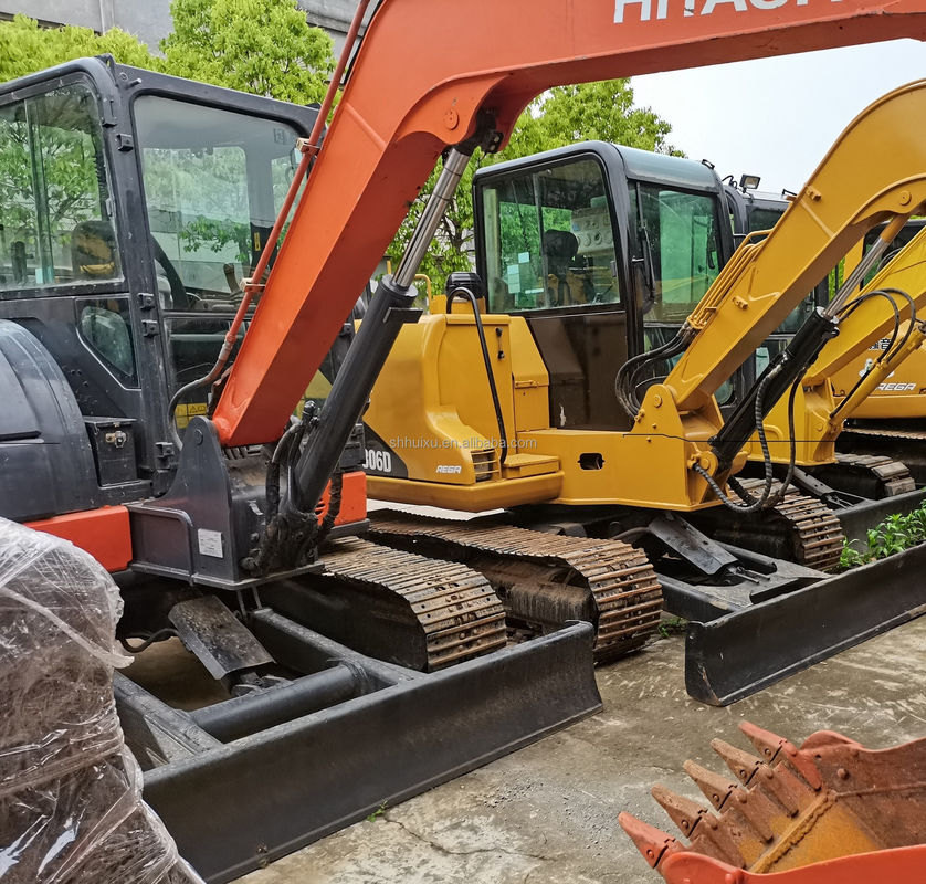 Se vende una mini excavadora Hitachi 55U de segunda mano.