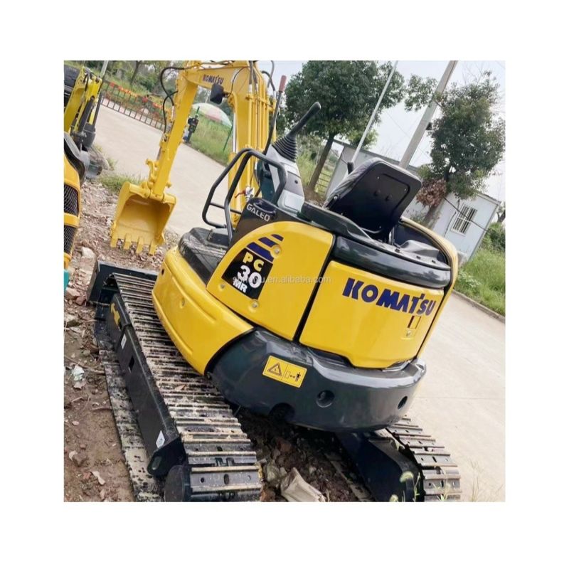 Una excavadora hidráulica usada KOMATSU30, una excavadora de segunda mano KOMATSU30 de buena calidad con precio barato para la venta