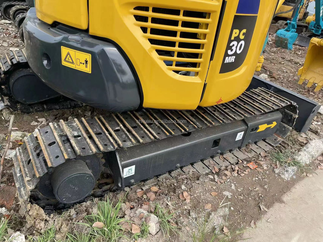 Una excavadora hidráulica usada KOMATSU30, una excavadora de segunda mano KOMATSU30 de buena calidad con precio barato para la venta