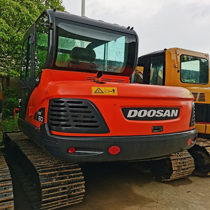 Venta caliente de Doosan Buena venta Excavadora usada Doosan DX60W máquinas de excavadoras con ruedas