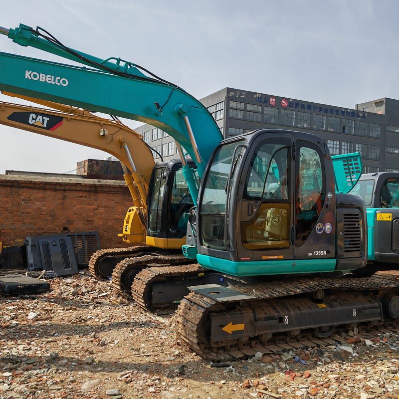 Bajo horario de trabajo excavadora de segunda mano kobelco 135/color original kobelco 135 usada en venta