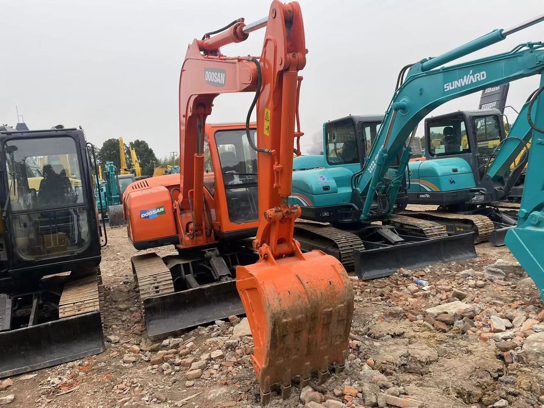 Mini excavadora usada Doosan DX75 excavadora pequeña maquinaria usada de 6 toneladas excavadora de tierra manual excavadora pequeña