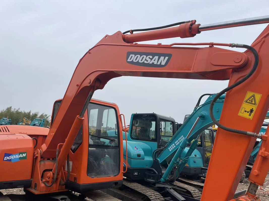 Mini excavadora usada Doosan DX75 excavadora pequeña maquinaria usada de 6 toneladas excavadora de tierra manual excavadora pequeña