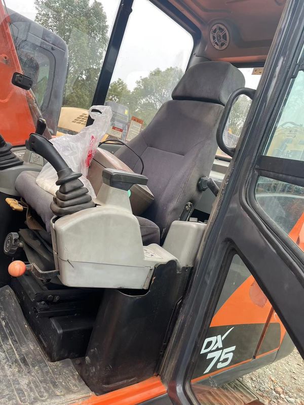 Mini excavadora usada Doosan DX75 excavadora pequeña maquinaria usada de 6 toneladas excavadora de tierra manual excavadora pequeña