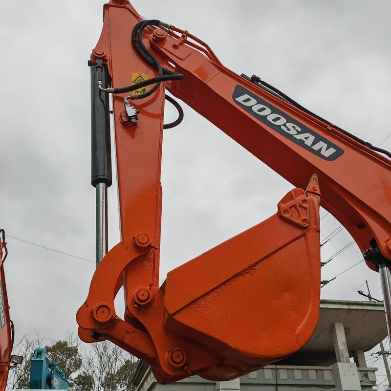 5Excavadora mini usada Doosan Dx55 de 5 toneladas Capacidad de cubo de 0,75 m3