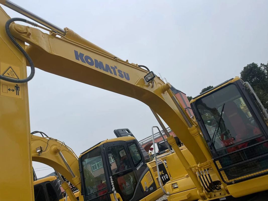 Excavadora de tierra usada a mano Komatsu PC130 maquinaria usada de 13 toneladas excavadoras de hoyos de postes usadas a mano excavadoras de segunda mano para la venta