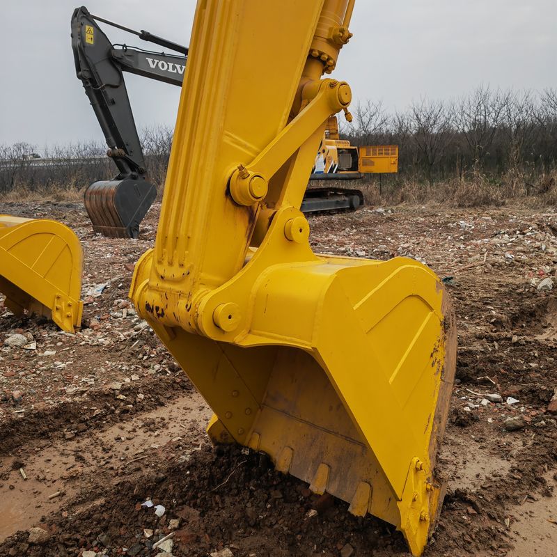 Excavadora usada gran potencia de excavación Komatsu pc 220-8/segundo mano usada excavadora komatsu pc220-8 en venta