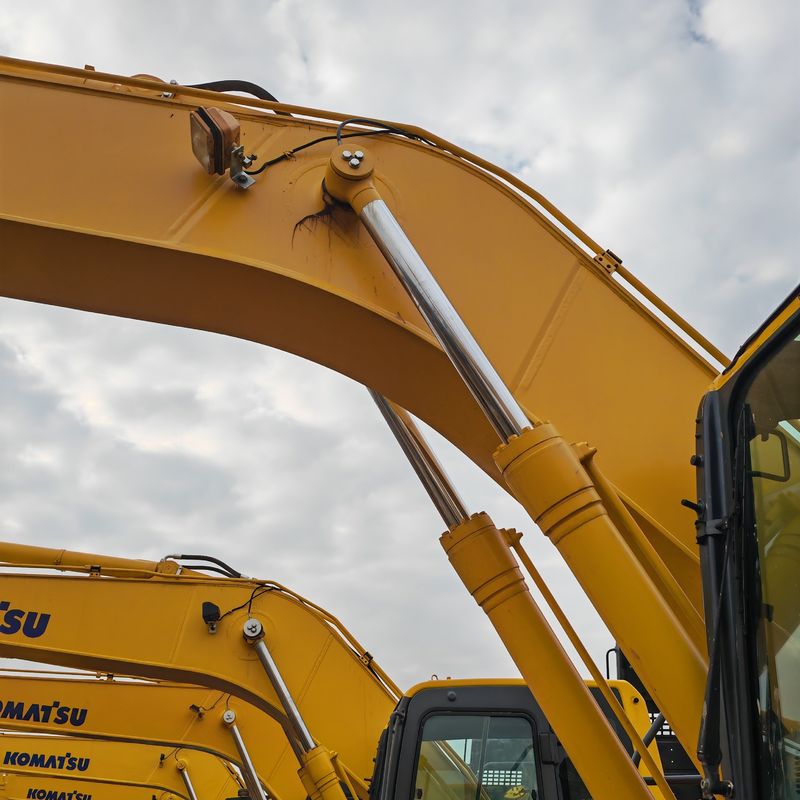 En stock gran excavadora usada KOMATSU PC220-8/NUEVA llegada segunda mano KOMATSU PC220-8