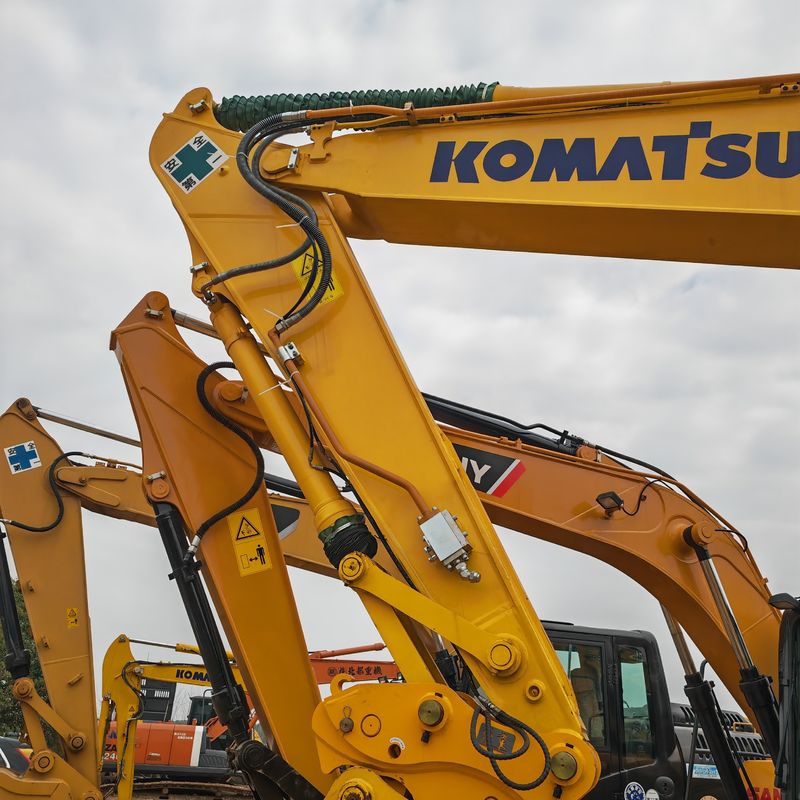 EXCAVADORA USADA EN ESTACIÓN KOMATSU PC200-8/PINTURA ORIGINAL de segunda mano KOMATSU PC200-8 en venta con un precio bajo