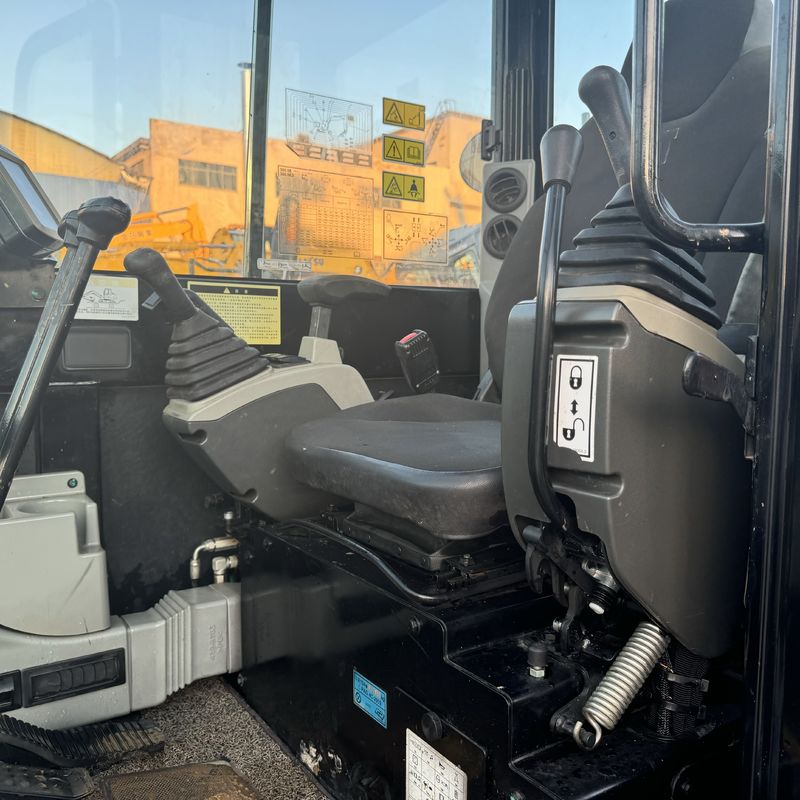 Precio bajo Usado 5.5 toneladas Mini CAT 305.5 Excavadora de rastreo con pulgar hidráulico Caterpillar 305.5E2 cerca en años, gran descuento
